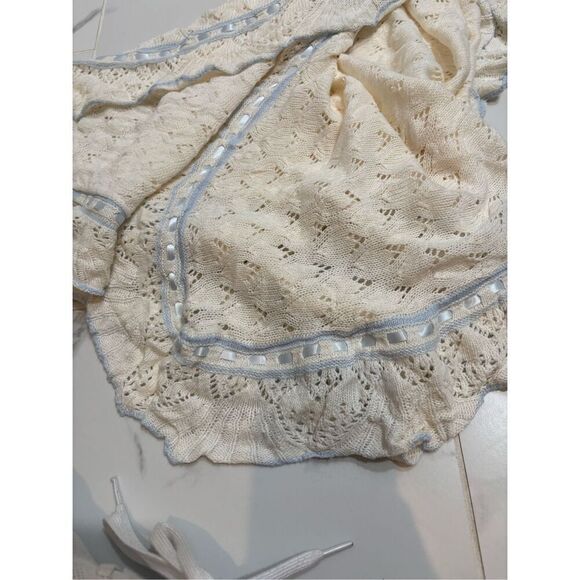 NWOT Sarah Louise White Knitted Baby Shawl with Blue Ribbon - Picture 3 of 4